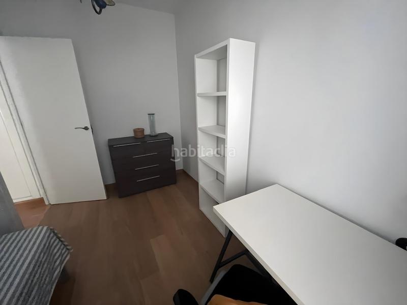 Foto 17d1bd3e-2483-4228-afba-2f9db990a137. Alquiler piso estupendo piso en gran vía ref dlr 117 disponible a partir de julio 2025 en Granada