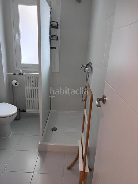 Foto ea73ca9d-d1e0-4feb-8c92-a3dbd39b1c21. Alquiler piso estupendo piso en gran vía ref dlr 117 disponible a partir de julio 2025 en Granada