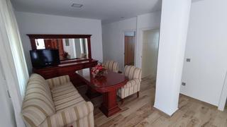Location Chalet  Calle calle lagartijillo. Piso en planta baja de casa con patio interior  zona la cruz  re