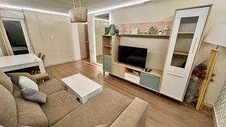 Location Appartement  Calle gutierre tibon. Piso de 3 dormitorios totalmente reformado con terraza y vistas