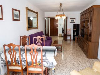 Lloguer Pis  Calle buenos aires. Piso de 4 dormitorios en alquiler ideal para estudiantes  zona a