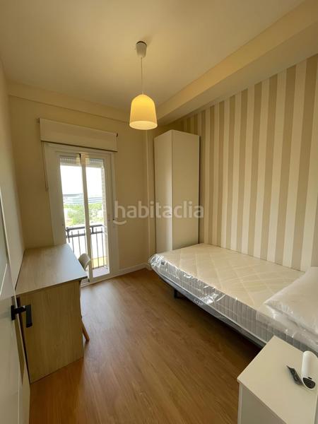 Foto 5bfa761c-2770-4aab-9f87-22336ea5627f. Alquiler piso amplio y luminoso piso de 4 dormitorios en alquiler zona Campo Verde, terraza, aire acondicionado y comunidad incluida en Granada