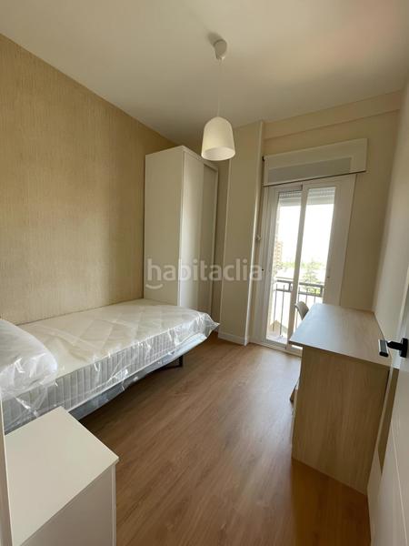 Foto b10d3cfe-e1e8-48b8-b694-7e911d925f12. Alquiler piso amplio y luminoso piso de 4 dormitorios en alquiler zona Campo Verde, terraza, aire acondicionado y comunidad incluida en Granada