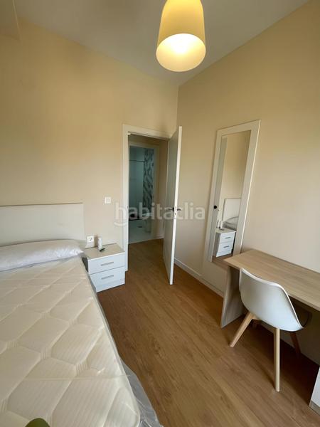 Foto c97f8fdc-b8e4-48df-b46b-75a74b831b8e. Alquiler piso amplio y luminoso piso de 4 dormitorios en alquiler zona Campo Verde, terraza, aire acondicionado y comunidad incluida en Granada