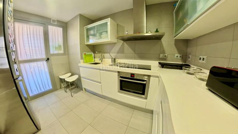 Foto 48fd5a7c-037d-4965-b59d-5eff3a100ff1. Alquiler apartamento piso en alquiler en Campus de la Salud, terraza, piscina y parking incluido ref dlr00044 en Granada