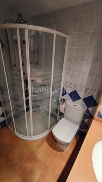 Foto 7f82866c-58d0-49c4-8a0c-bf8298217185. Alquiler piso apartamento de lujo en alquiler en primera línea de playa urbanización privilegiad en Estepona