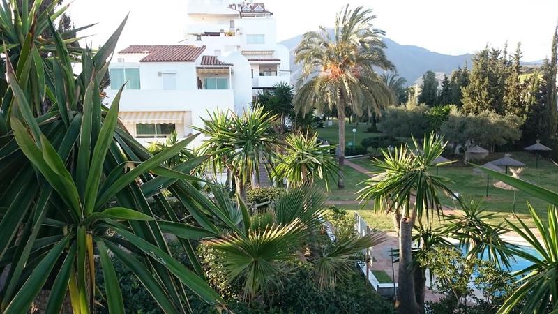 Foto ca0313df-774a-452e-bc8d-0157be68a8f0. Alquiler piso apartamento de lujo en alquiler en primera línea de playa urbanización privilegiad en Estepona