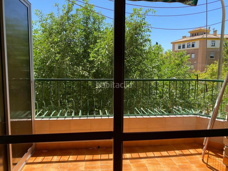 Foto 20ff1a30-12f9-4ab1-b38b-427219f43ba3. Alquiler piso amplio y cómodo piso de 4 dormitorios ideal para estudiantes zona San Francisco Javier calle ribera del beiro comunidad incluid en Granada