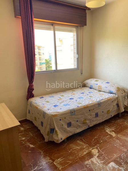 Foto 2de727d1-1dac-4411-85c8-2571125fdad6. Alquiler piso amplio y cómodo piso de 4 dormitorios ideal para estudiantes zona San Francisco Javier calle ribera del beiro comunidad incluid en Granada