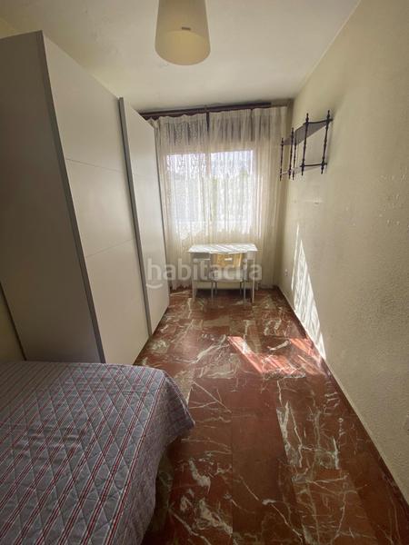 Foto 38ce5b67-d030-4160-b1c9-28520e491e81. Alquiler piso amplio y cómodo piso de 4 dormitorios ideal para estudiantes zona San Francisco Javier calle ribera del beiro comunidad incluid en Granada