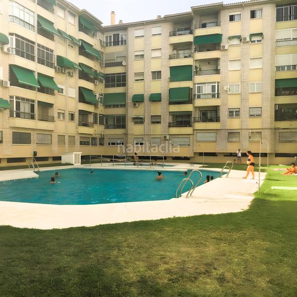 Foto 9c9f3aff-5616-430f-afda-61d1df20ba18. Alquiler piso amplio y cómodo piso de 4 dormitorios ideal para estudiantes zona San Francisco Javier calle ribera del beiro comunidad incluid en Granada