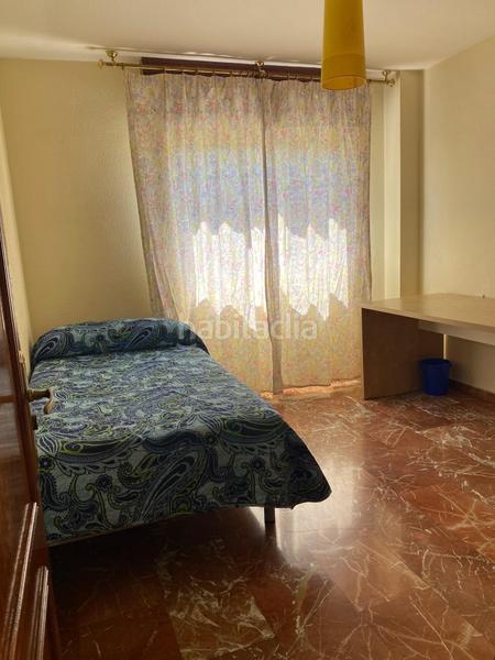 Foto aa95554f-635b-440d-bd61-827ccf075582. Alquiler piso amplio y cómodo piso de 4 dormitorios ideal para estudiantes zona San Francisco Javier calle ribera del beiro comunidad incluid en Granada