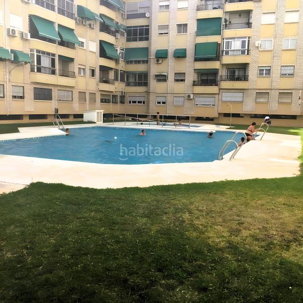 Foto e5eb41d1-64d5-4fd4-a2a9-b30986c09e8c. Alquiler piso amplio y cómodo piso de 4 dormitorios ideal para estudiantes zona San Francisco Javier calle ribera del beiro comunidad incluid en Granada
