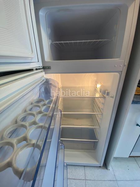 Foto fd564dcb-c390-4e17-9fc2-2574539638e8. Alquiler piso amplio y cómodo piso de 4 dormitorios ideal para estudiantes zona San Francisco Javier calle ribera del beiro comunidad incluid en Granada