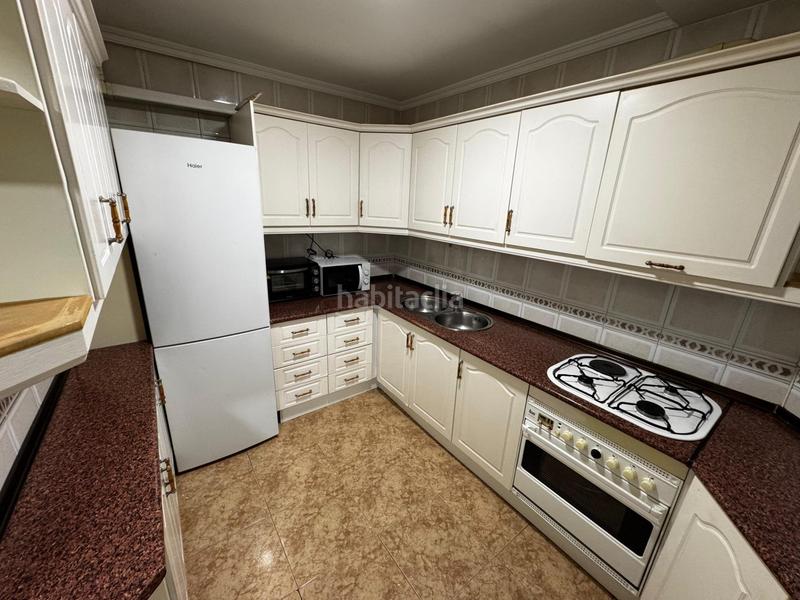 Foto 806de3f0-6457-431c-a459-ce99c0d9e9dc. Alquiler piso amplio y cómodo piso de 3 dormitorios para estudiantes calle cañaveral, totalmente amueblado y equipado ref dlr00099 en Granada