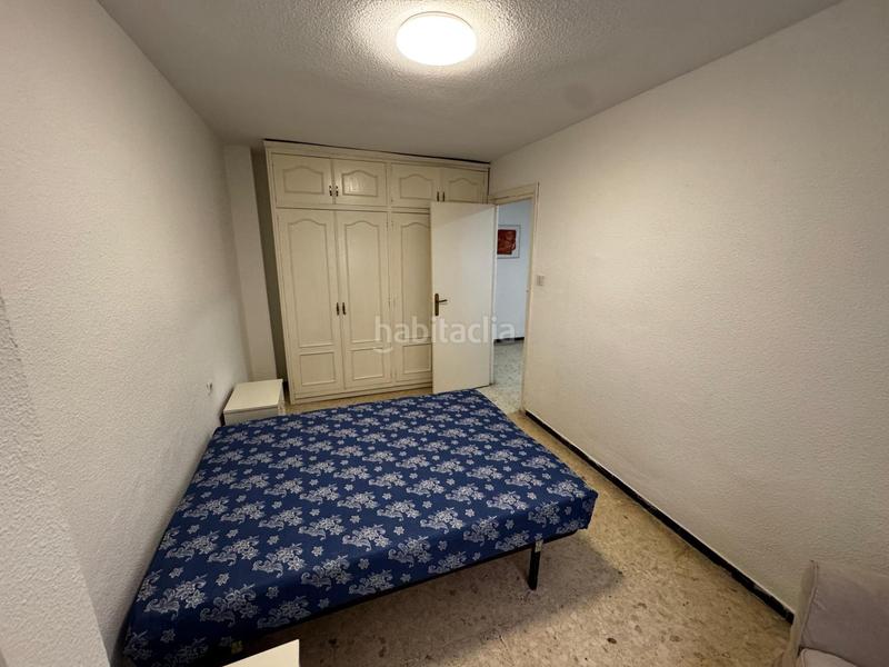 Foto 817b9ec7-8d67-4f5e-8165-fd5a8ccd8545. Alquiler piso amplio y cómodo piso de 3 dormitorios para estudiantes calle cañaveral, totalmente amueblado y equipado ref dlr00099 en Granada