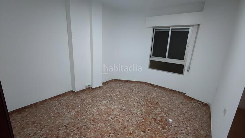 Foto cc2d51b2-8615-43a8-8432-69783e14cd70. Alquiler piso cómodo piso de 4 dormitorios en alquiler sin muebles zona granada ref dlr 1083 en Maracena