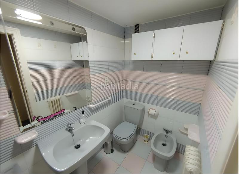 Foto 9ac481cc-ae55-4c80-b1f1-a9033b2bd6e2. Alquiler piso magnífico piso en alquiler en c rey abu said, Fígares capital ref dlr883 en Granada