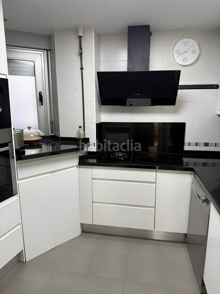 Foto 036758db-7fcd-4104-9710-9a4c7c59a26b. Alquiler piso  en alquiler en la rosaleda c pintor fernando belda, 4 hab., garaje incluido ref dlr00116 en Granada