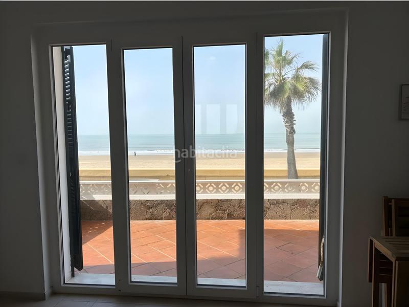 Foto 266a2aab-7b84-47d1-be2d-2ecfd614f35d. Piso apartamento reformado frente a la Playa de la Regla paseo costa de la luz, en Chipiona