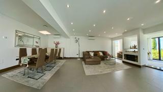 Rent Semi detached house in Altos de la Zubia. Casa de alto standing en alquiler temporal  5 dormitorios  ofici