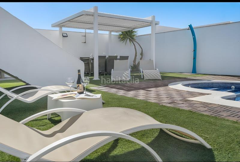 Foto b4eb8bf3-1afc-4e97-8590-c9e2cbcf8392. Rent house with heating parking pool in Residencial Triana - Barrio Alto Gabias (Las)