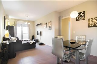 Rent Flat  Calle alcala la real. Piso de 3 dormitorios con terraza, garaje y wifi incluido  zona