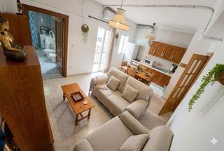 Chalet  Calle san blas. Casa en venta en granada  patio mediterráneo y licencia turístic