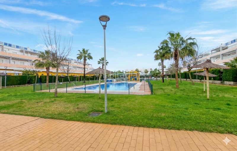 Foto b9fbab07-8fda-4440-a134-00a53a7017c9. Pis amb calefacció aparcament piscina a Las Tres Piedras - Costa Ballena Chipiona