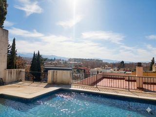 Location Studio  Escoriaza. Estudio de lujo a estrenar en paseo del salón  piscina, internet