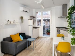 Lloguer Estudi  Calle calle alamillos de san cecilio. Estudio con terraza y gastos incluidos  realejo granada  ref dlr