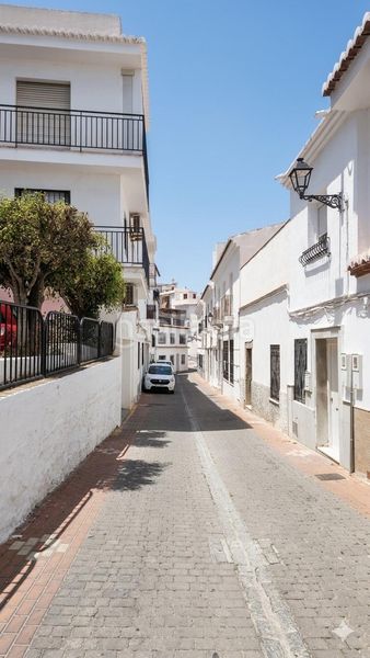 Foto f690ae3b-ee30-4974-9fa1-3795418ae2dd. Casa adossada a Centro Salobreña