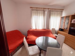 Rent Flat  Calle san benito. Luminoso piso de 4 dormitorios en av. de pulianas  ideal estudia