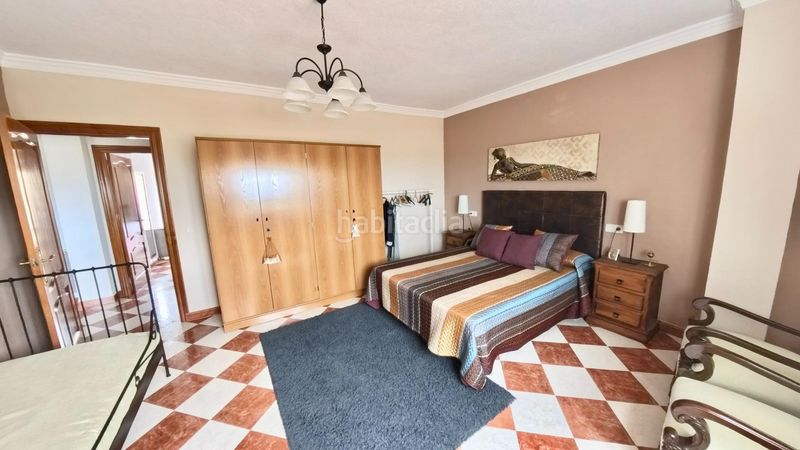Foto ff1e43e6-d600-4fcc-8229-86ccd975c33a. Casa adosada casa de lujo en venta en campo cámara, castril vistas al valle y la montaña, amplitud y calidad en Cortes de Baza