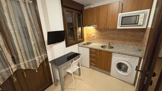 Rent Studio  Calle calle honda del realejo. Dlr 495   hermoso estudio reformado en el centro  incluye comuni