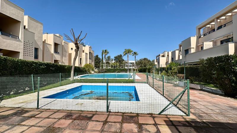 Foto 152f2875-1505-4b54-abcb-24985f51eaab. Piso  en venta en costa ballena 2 habitaciones, terraza, garaje, trastero y piscina comunitaria en Chipiona