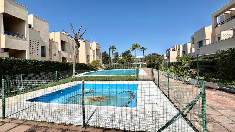 Foto 6581cbd6-7cfc-42c4-ba56-7ff0523a7d68. Piso  en venta en costa ballena 2 habitaciones, terraza, garaje, trastero y piscina comunitaria en Chipiona