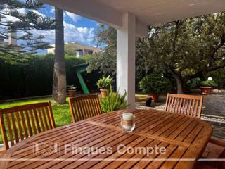 Chalet in Roda de Barà. Ideal para dos familias