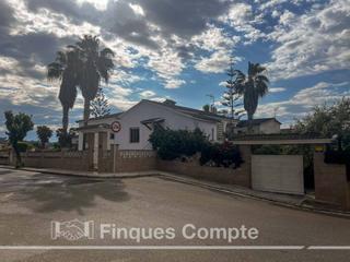 Chalet in Roda de Barà. Ideal para dos familias