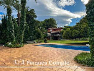 Chalet in Roda de Barà. Casa en venta en barà
