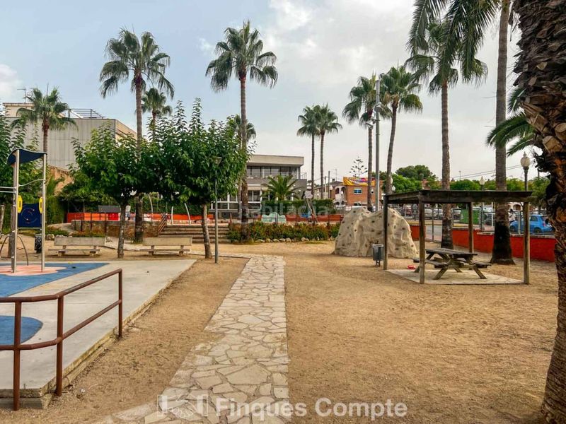 Foto b3e00dc8-f84a-4210-998c-929c4893f199. Local comercial a calle joan carles i 04-06 a Roda de Barà
