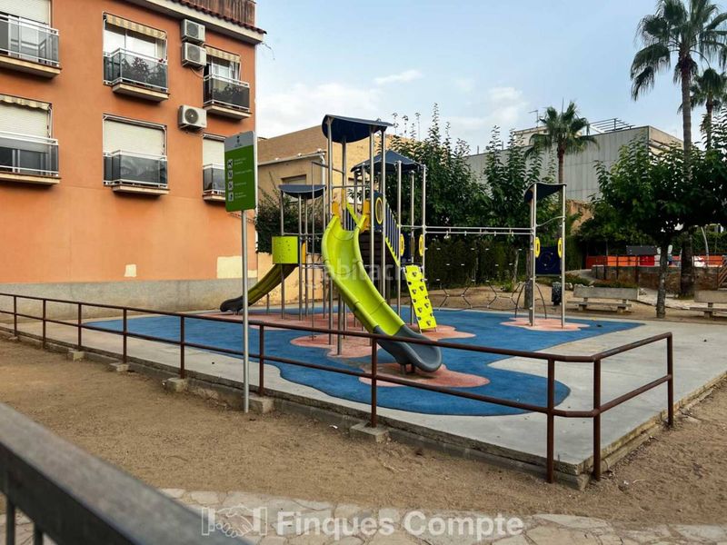 Foto c2b881eb-70af-4b5b-a27c-ae2b8a026762. Local comercial a calle joan carles i 04-06 a Roda de Barà