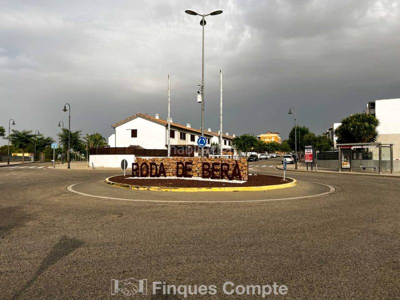 Foto e0c8ea0a-230f-4759-b8c1-9d8c310dc699. Local comercial a calle joan carles i 04-06 a Roda de Barà