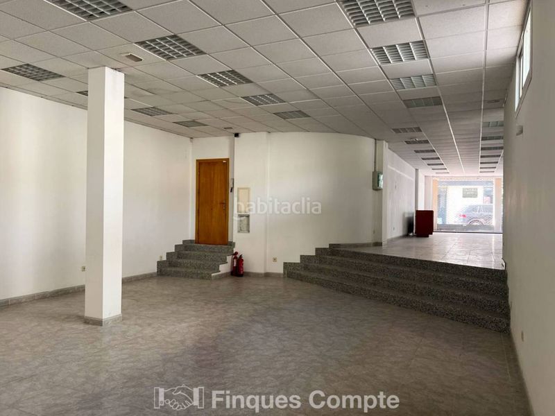 Foto ec19fef4-aaca-48da-bedd-ea22eac7ca0d. Local comercial a calle joan carles i 04-06 a Roda de Barà