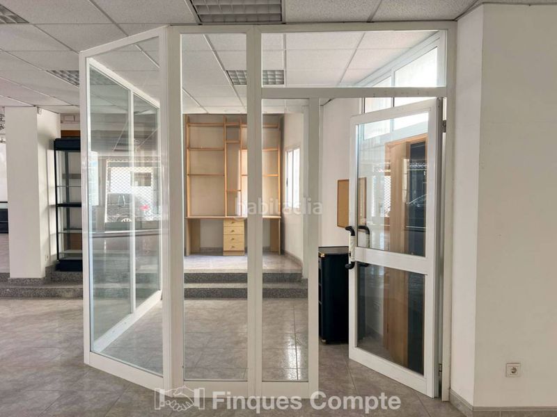 Foto f1591ccf-0e01-408e-ba72-a6030b99090c. Local comercial a calle joan carles i 04-06 a Roda de Barà