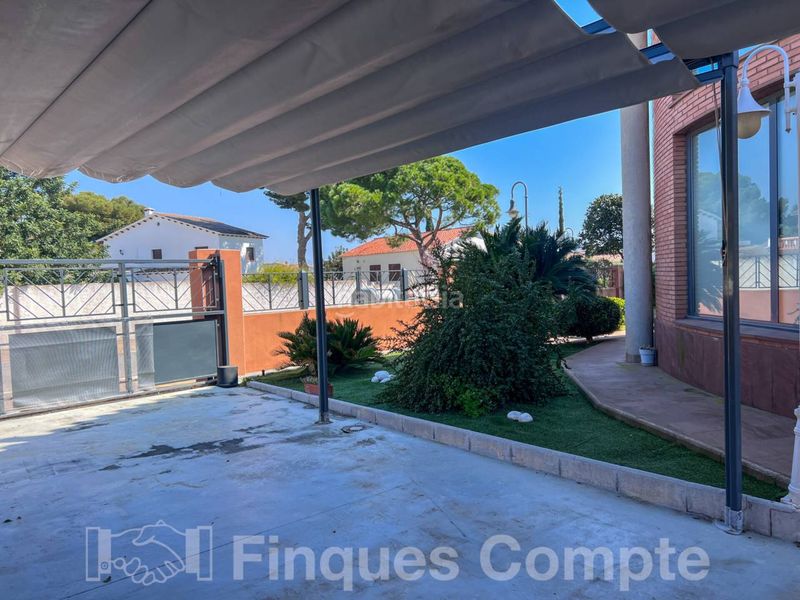 Foto 420fb98a-3c96-47c3-b36e-d650b99563b7. Chalet  en venta en roda de berà en Roda de Barà