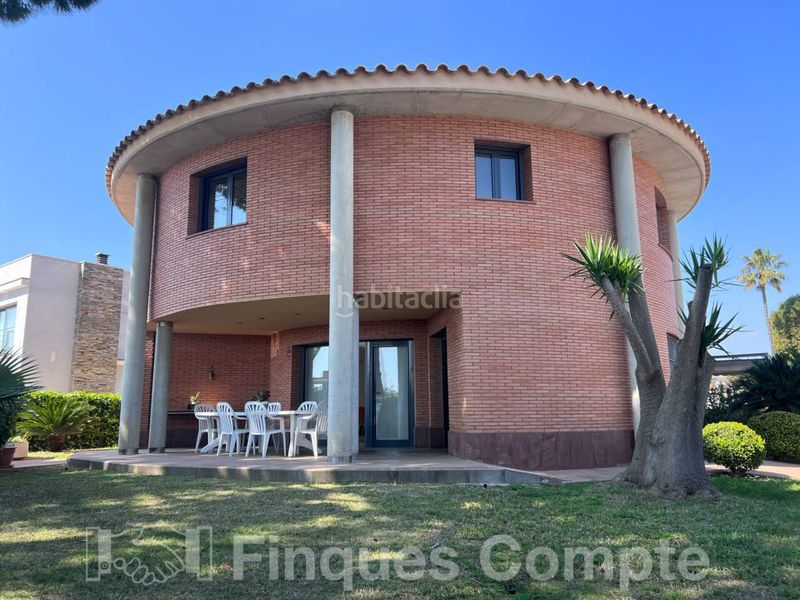 Foto e51ebb4d-94f3-4d91-b9da-54c80becfee6. Chalet  en venta en roda de berà en Roda de Barà