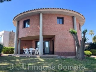 Chalet  Calle montblanc. Chalet en venta en roda de ber�