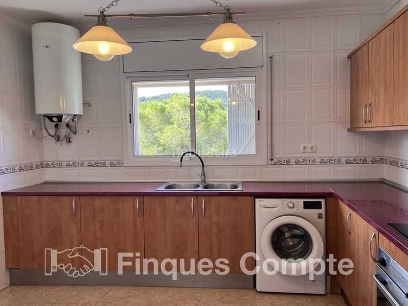 Foto d9befd0e-a545-44aa-ab13-cda22027d95c. Casa adossada amb calefacció aparcament a Bonastre
