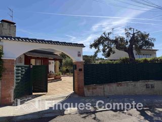 Chalet  Calle meritxell. Chalet en venta en roda de berà